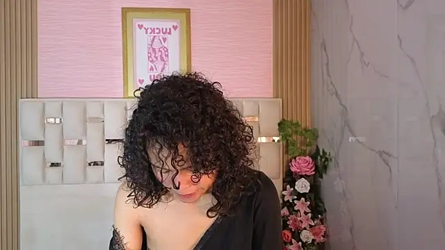 catalina5 s online show from April 23, 3:19 am