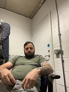 Snapshot of Mr-Unzipped69 chatting on October 16, 9:10 am Mr-Unzipped69 online show from October 16, 9:10 am