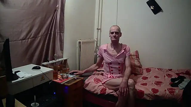 Snapshot of hobybobbi chatting on October 10, 1:15 am hobybobbi online show from October 10, 1:15 am