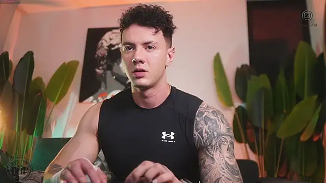 Thomas Falcon online show from November 25, 11:49 pm