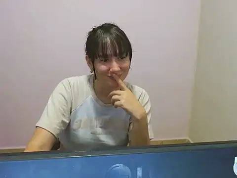 butterflyfree1 online show from September 19, 4:36 am