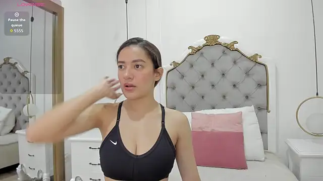 Skylerwhite02 online show from April 21, 3:35 am