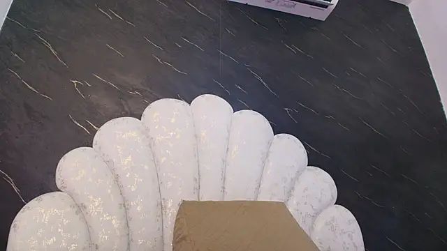 kissme luna online show from April 24, 7:05 pm