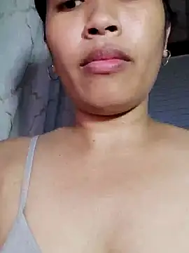 Snapshot of Sweet_Asian25 chatting on December 20, 11:43 am Sweet Asian25 online show from December 20, 11:43 am