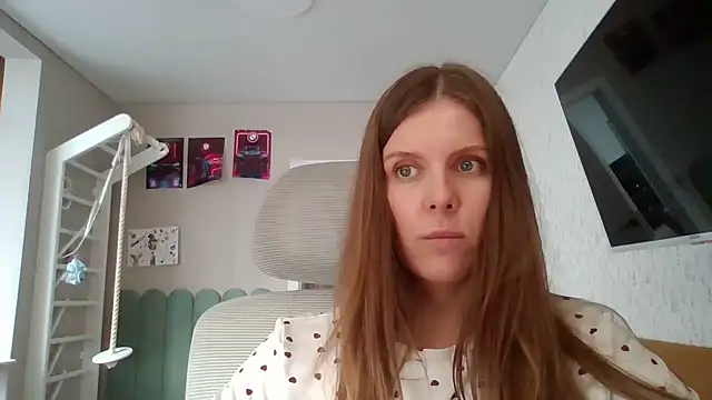 Snapshot of Zolira chatting on June 15, 1:13 pm Zolira online show from June 15, 1:13 pm