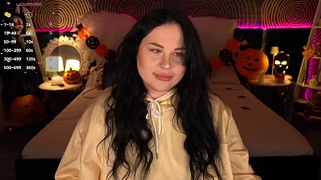 Snapshot of SerahMirabeli chatting on November 2, 8:11 pm SerahMirabeli online show from November 2, 8:11 pm