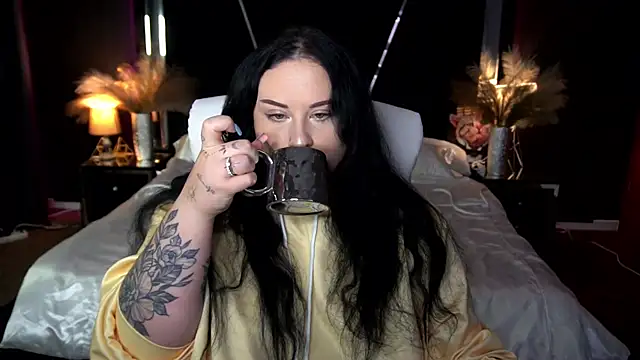 Snapshot of SerahMirabeli chatting on November 14, 8:18 pm SerahMirabeli online show from November 14, 8:18 pm