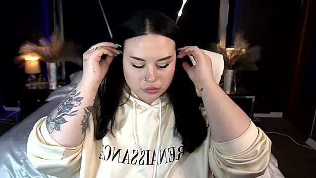 Snapshot of SerahMirabeli chatting on December 3, 8:07 pm SerahMirabeli online show from December 3, 8:07 pm