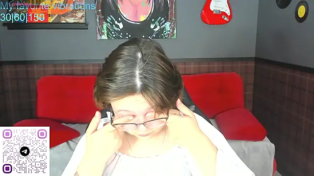 Snapshot of Mila__Cutee chatting on October 18, 1:19 am Mila  Cutee online show from October 18, 1:19 am