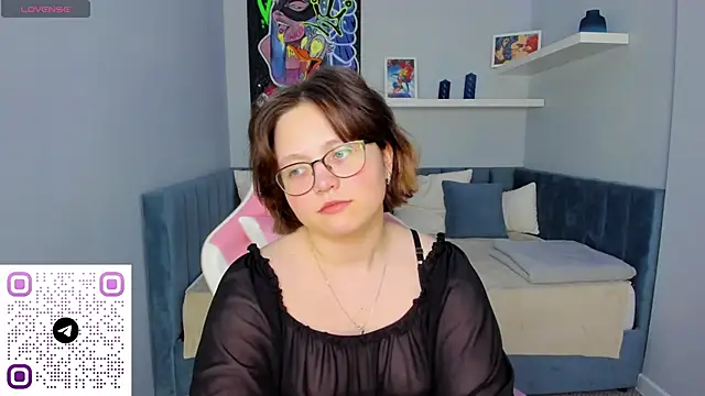 Snapshot of Mila__Cutee chatting on October 19, 1:28 am Mila  Cutee online show from October 19, 1:28 am