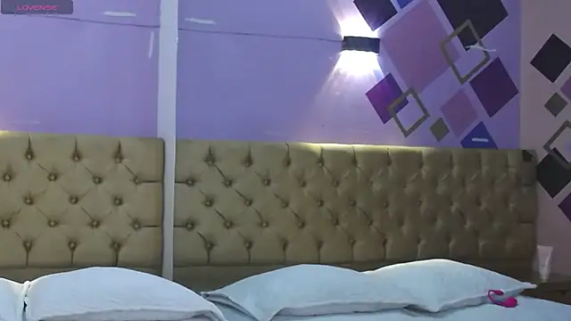 Aisha Noir online show from October 1, 12:00 pm