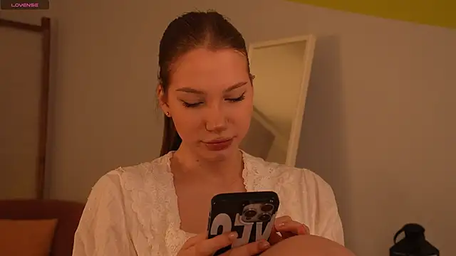Snapshot of glowwww_ chatting on October 17, 3:36 pm glowwww online show from October 17, 3:36 pm