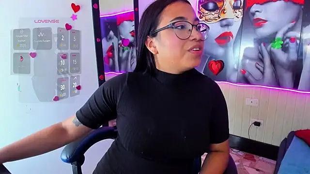 susan mooree online show from April 21, 8:01 pm