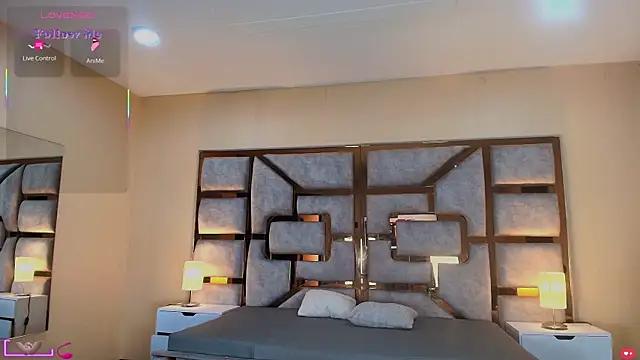 ANABELL BROWN online show from April 21, 1:06 pm