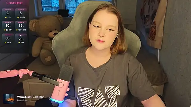 Snapshot of OliviaBlade chatting on October 5, 1:20 pm OliviaBlade online show from October 5, 1:20 pm