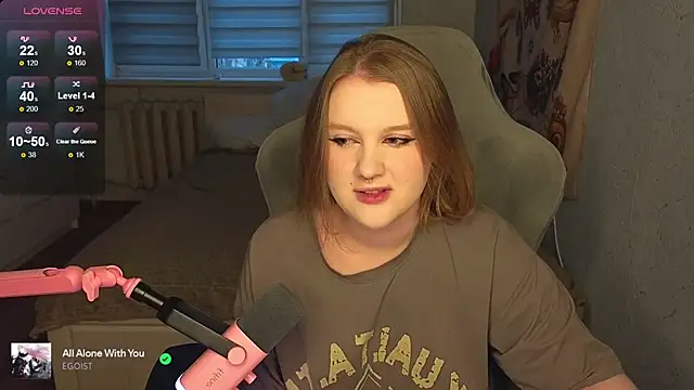 Snapshot of OliviaBlade chatting on October 8, 1:09 pm OliviaBlade online show from October 8, 1:09 pm