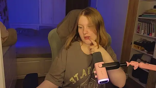 Snapshot of OliviaBlade chatting on November 11, 2:28 pm OliviaBlade online show from November 11, 2:28 pm