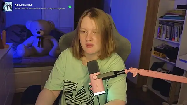 Snapshot of OliviaBlade chatting on November 12, 2:28 pm OliviaBlade online show from November 12, 2:28 pm