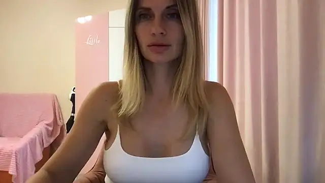 Snapshot of KarelliaStar chatting on June 14, 5:26 pm KarelliaStar online show from June 14, 5:26 pm