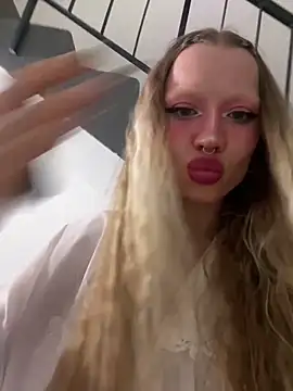 Sugar Pop online show from September 12, 8:31 pm