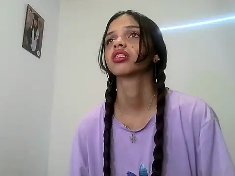 Snapshot of lucy_babyy chatting on October 13, 7:47 pm lucy babyy online show from October 13, 7:47 pm