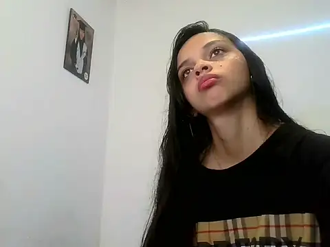 Snapshot of lucy_babyy chatting on October 16, 1:23 pm lucy babyy online show from October 16, 1:23 pm