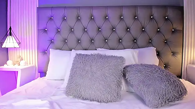 LunaBloomn online show from March 30, 5:58 pm