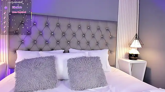 LunaBloomn online show from March 31, 5:13 pm