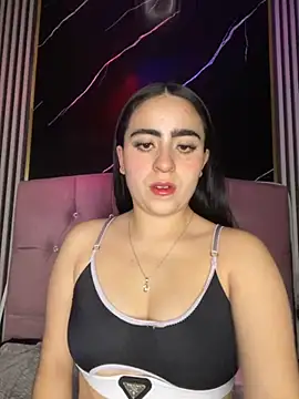 Snapshot of Elha_20 chatting on October 21, 10:27 am Elha 20 online show from October 21, 10:27 am