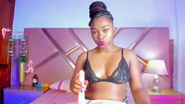 Snapshot of SophieSinclair chatting on September 20, 12:17 pm SophieSinclair online show from September 20, 12:17 pm