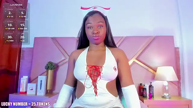 Snapshot of SophieSinclair chatting on October 31, 12:50 pm SophieSinclair online show from October 31, 12:50 pm