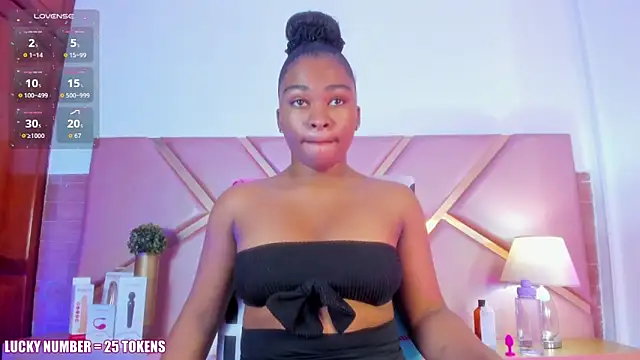 Snapshot of SophieSinclair chatting on November 17, 12:33 pm SophieSinclair online show from November 17, 12:33 pm