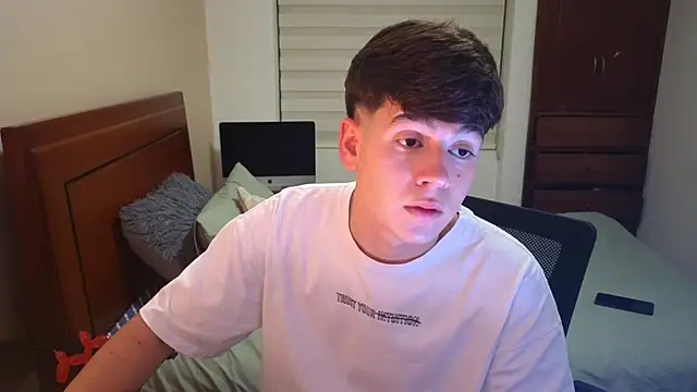 Snapshot of tightncuteass chatting on September 27, 12:48 am tightncuteass online show from September 27, 12:48 am