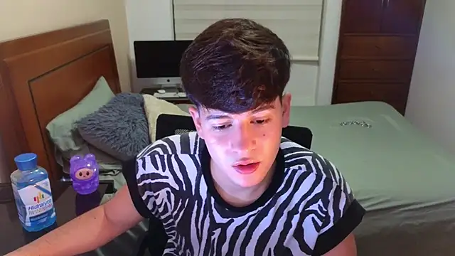 Snapshot of tightncuteass chatting on October 3, 12:29 am tightncuteass online show from October 3, 12:29 am