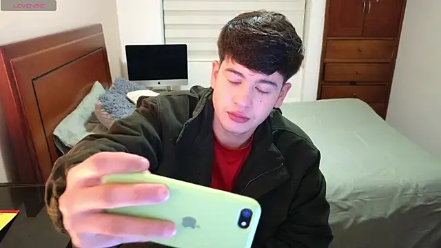 Snapshot of tightncuteass chatting on October 18, 12:02 am tightncuteass online show from October 18, 12:02 am