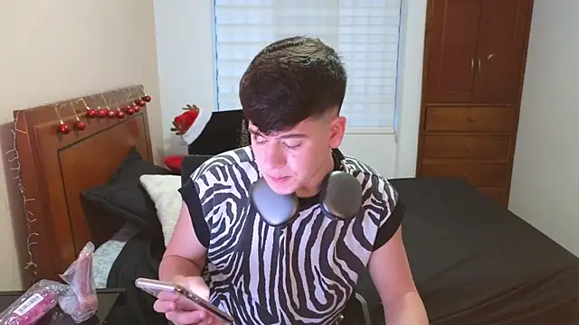 Snapshot of tightncuteass chatting on November 13, 10:30 pm tightncuteass online show from November 13, 10:30 pm