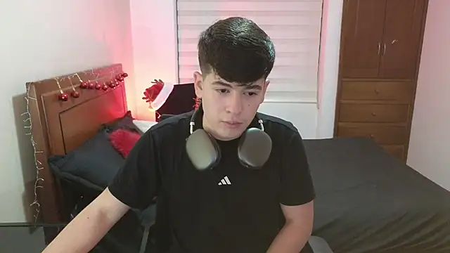 Snapshot of tightncuteass chatting on November 19, 10:43 pm tightncuteass online show from November 19, 10:43 pm