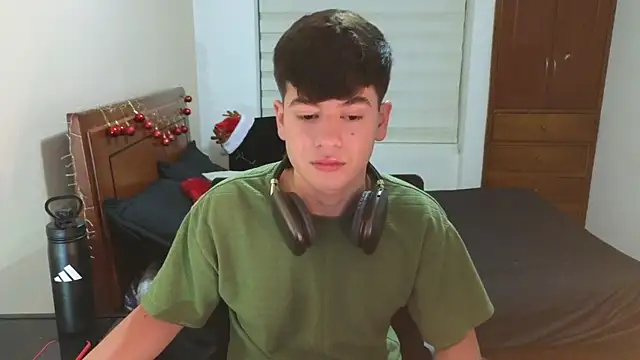 Snapshot of tightncuteass chatting on November 24, 12:43 am tightncuteass online show from November 24, 12:43 am