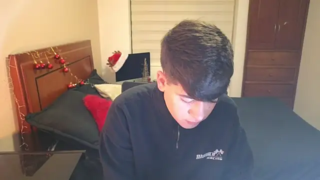 Snapshot of tightncuteass chatting on November 27, 12:35 am tightncuteass online show from November 27, 12:35 am