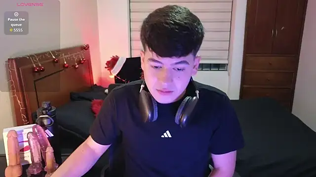 Snapshot of tightncuteass chatting on December 1, 11:21 pm tightncuteass online show from December 1, 11:21 pm