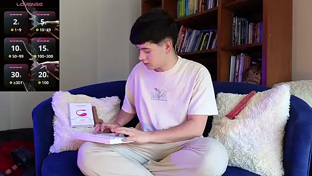 tightncuteass online show from April 24, 8:00 pm