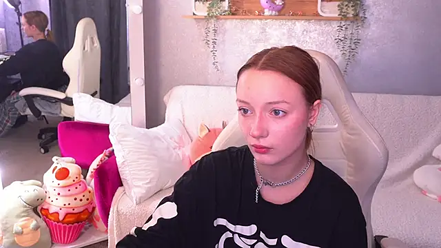 Snapshot of FoxyMayy chatting on October 10, 7:18 am FoxyMayy online show from October 10, 7:18 am