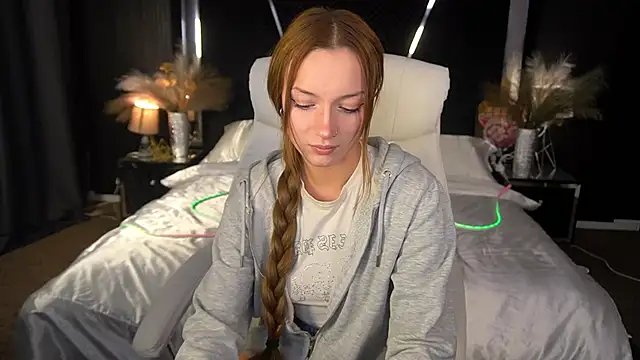 Snapshot of FoxyMayy chatting on November 9, 9:02 pm FoxyMayy online show from November 9, 9:02 pm