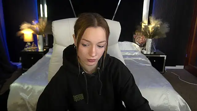 Snapshot of FoxyMayy chatting on November 25, 2:17 pm FoxyMayy online show from November 25, 2:17 pm