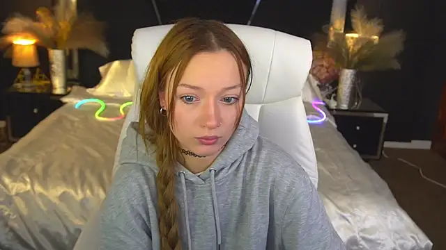 Snapshot of FoxyMayy chatting on November 30, 7:34 am FoxyMayy online show from November 30, 7:34 am