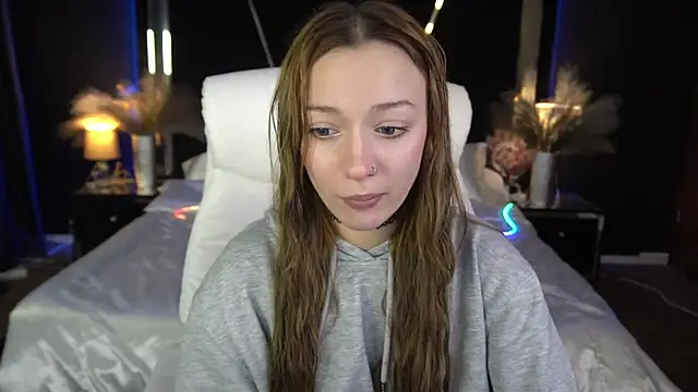 Snapshot of FoxyMayy chatting on December 1, 2:11 pm FoxyMayy online show from December 1, 2:11 pm