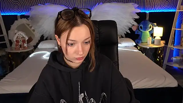 Snapshot of FoxyMayy chatting on December 3, 2:15 pm FoxyMayy online show from December 3, 2:15 pm