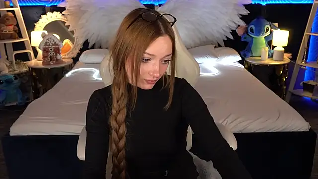 Snapshot of FoxyMayy chatting on December 4, 1:53 pm FoxyMayy online show from December 4, 1:53 pm