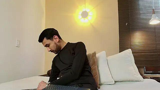 Axel Moon S online show from October 21, 7:25 pm