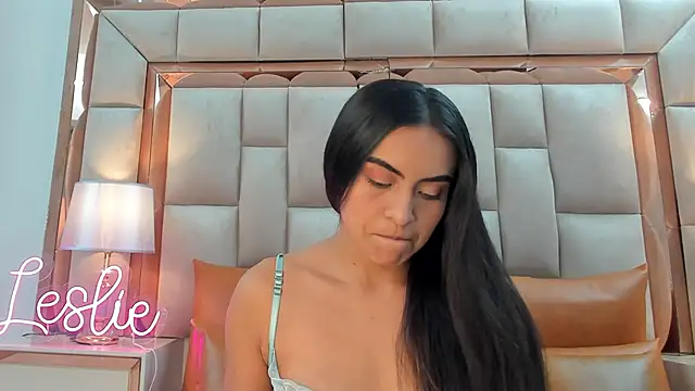 Leslie Bussh  online show from September 26, 8:02 pm